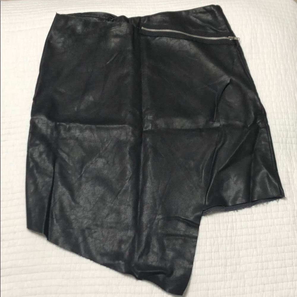 Asymmetrical black leader skirt